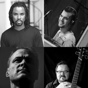 游泳教练在水里含我奶头电影
